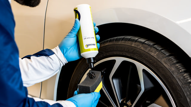 BTG 05 - Plastic and tyre renovator black 0.5l