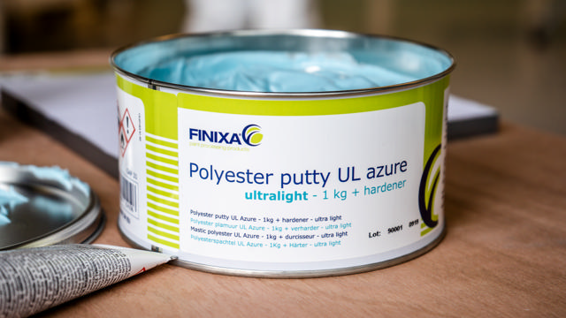 GAP 31 - Polyester putty UL Azure 1kg + hardener - ultra light