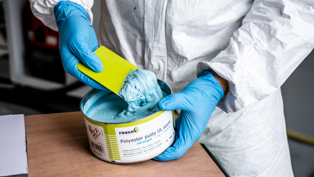 GAP 31 - Polyester putty UL Azure 1kg + hardener - ultra light